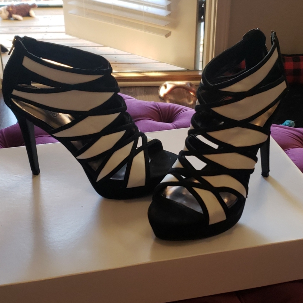 Carlos Santa Black and White heels size 7.5